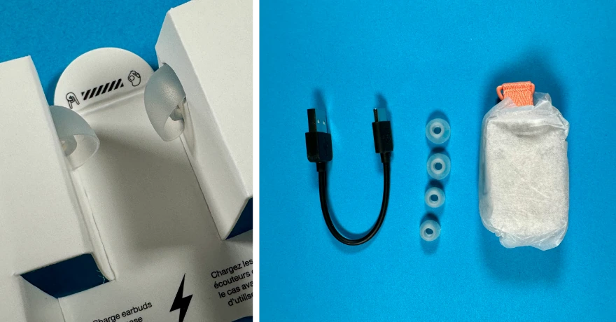 Links: Die zusätzlichen Silikon-Aufsätze im Karton-Inlay. Rechts: USB-C-Kabel, Silikon-Aufsätze S und L, das Case in Papier eingewickelt.